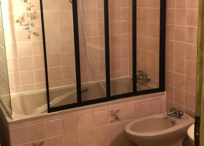 Grande Maison A A Bresse Avec Jacuzzi Cheminee Et Jardin Ideal Pour Les Familles Et Amis بيت للعطل *