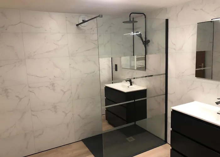 Grande Maison A A Bresse Avec Jacuzzi Cheminee Et Jardin Ideal Pour Les Familles Et Amis بيت للعطل *